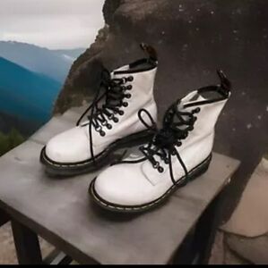 Martens White Leather Lace Up Ankle Boots - Sz 6